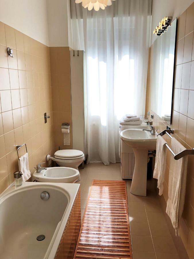 Gg Mentana Rooms Комо Екстериор снимка